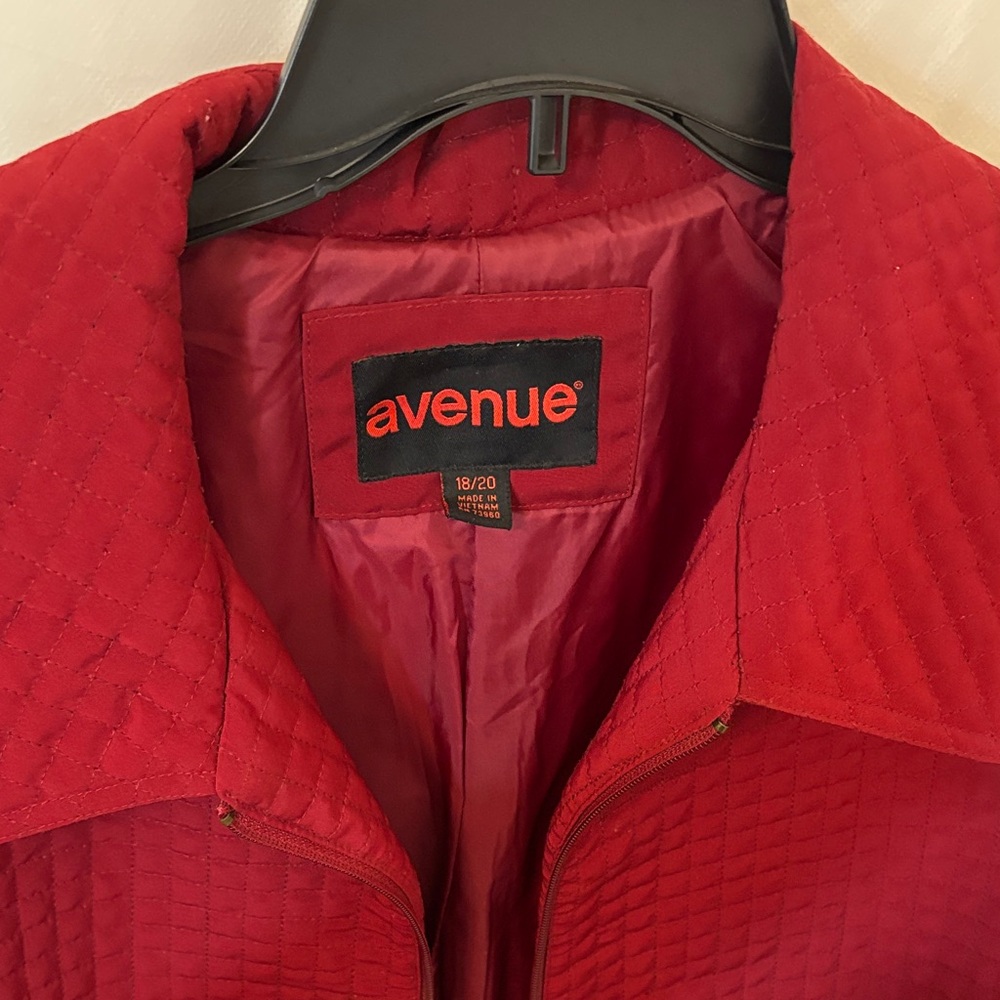 Avenue Women's Vibrant Red Puffer Jacket
